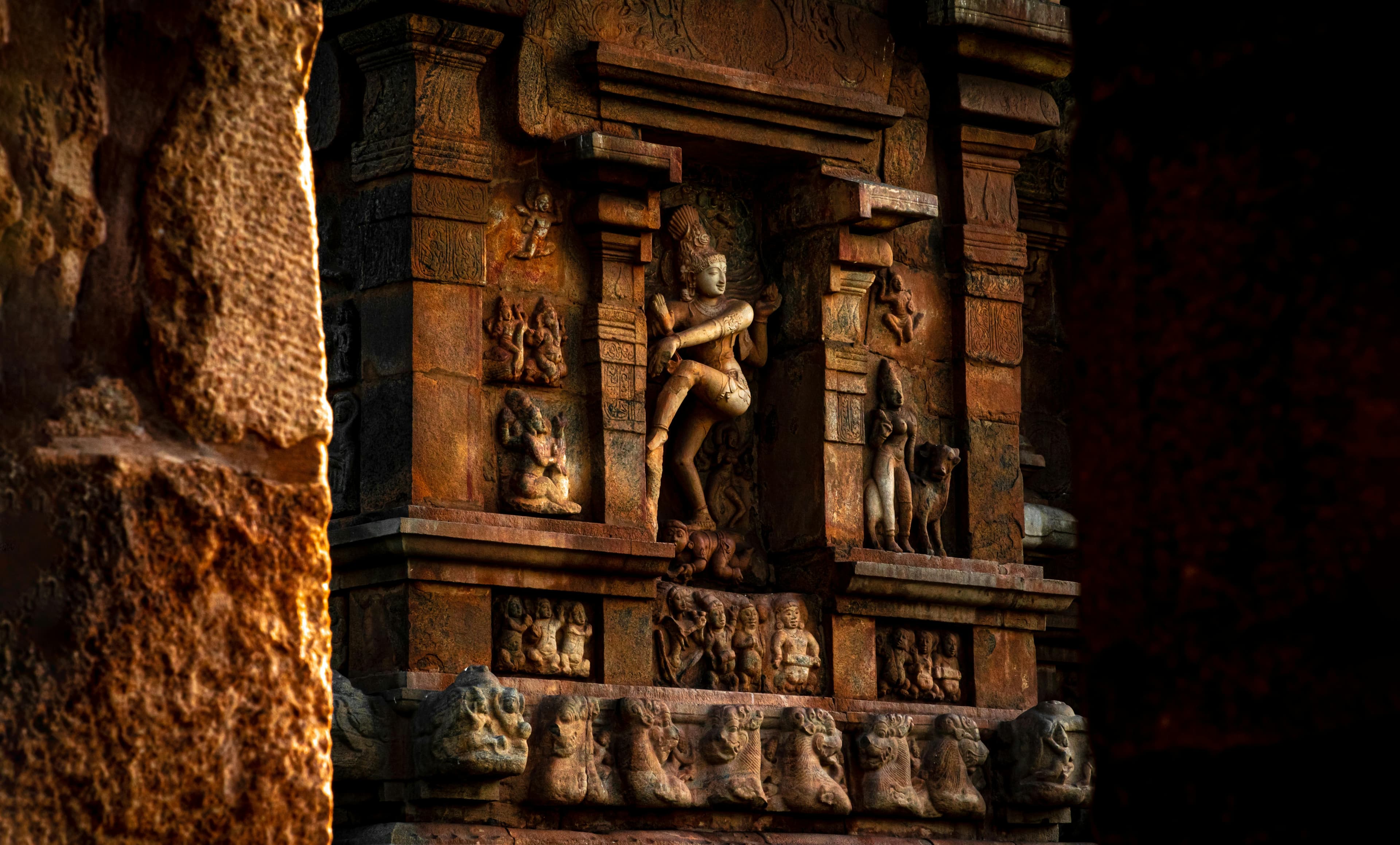 William Hodges' 18th century painting depicting ancient Bhartiya temple architecture in natural landscape