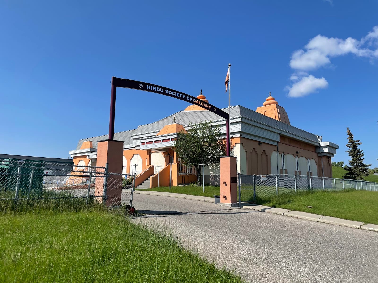 Hindu Cultural Society of Calgary Temple temple in 2225 24 Avenue NE, Calgary (T2E 8K4), Alberta, Canada, Alberta - Nagara architecture style, Maru-Gurjara architecture style, Indo-Canadian architecture style, Prairie architecture style (Post-Independence Period) - thumbnail