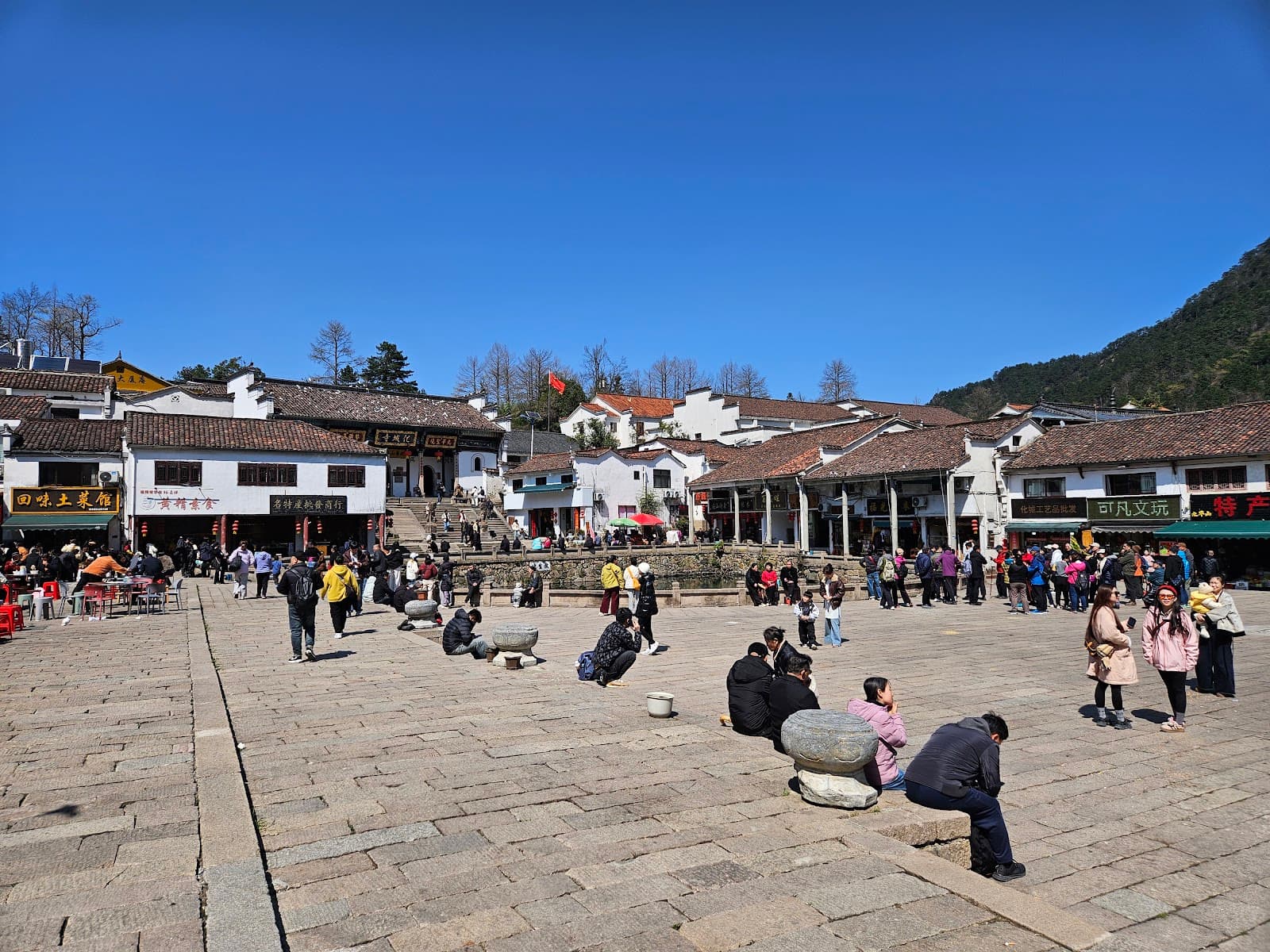 Volunteer at Qingyuan Temple Jiuhuashan Anhui China