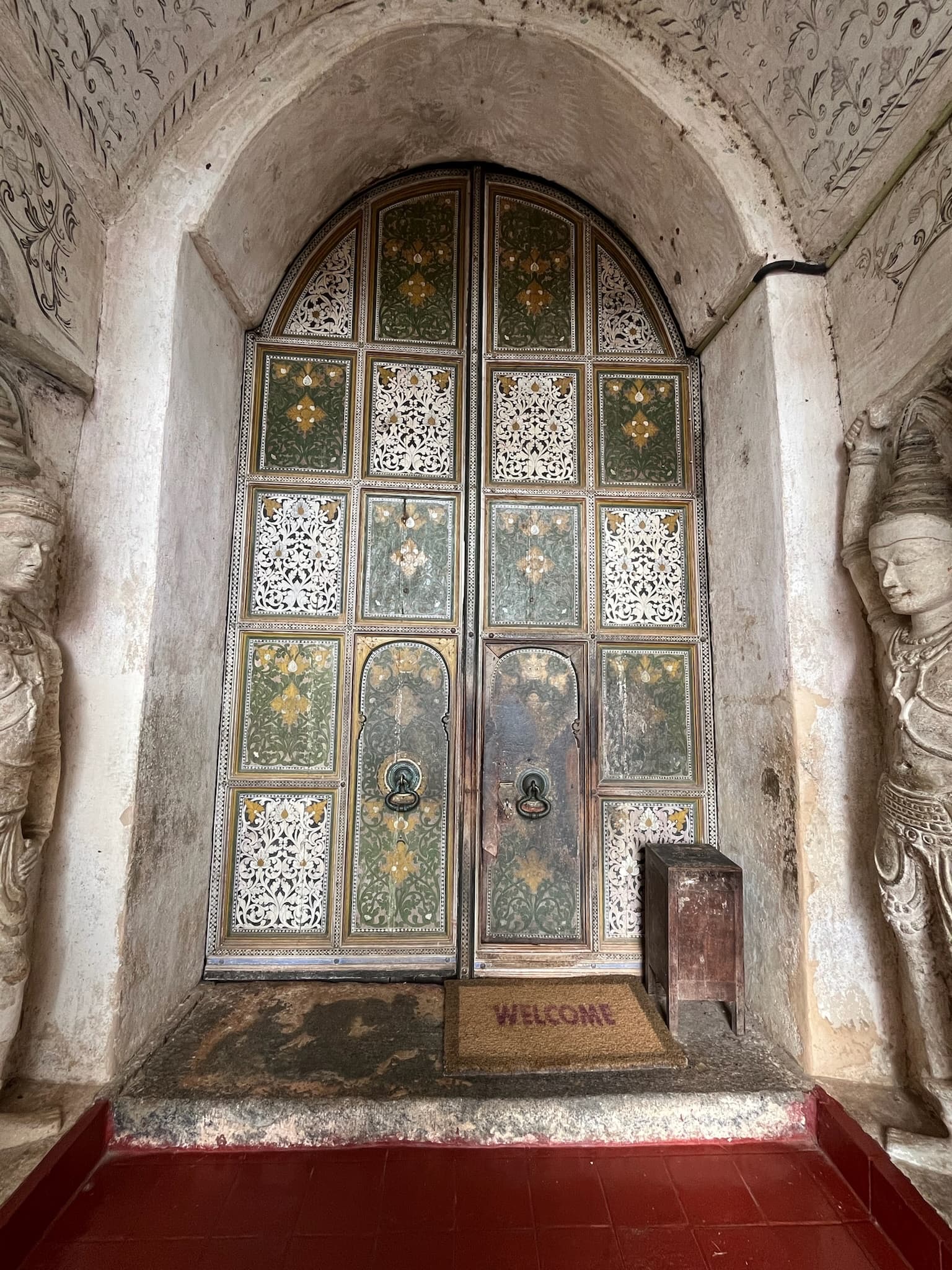 Volunteer at Lankatilaka Vihara Kandy Sri Lanka