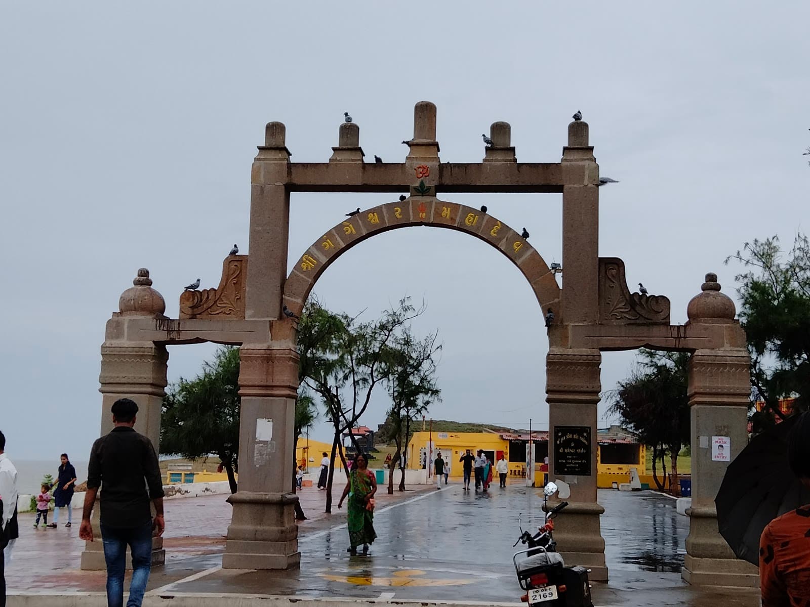 Volunteer at Gangeshwar Mahadev Temple Fudam Diu