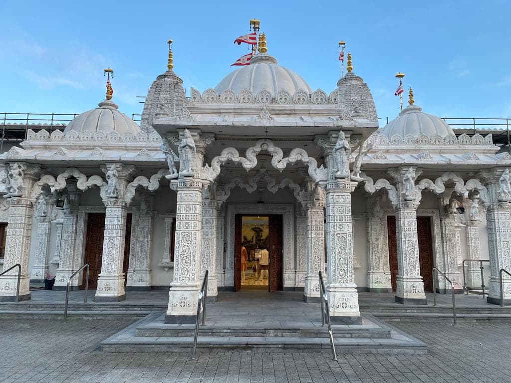 Volunteer at Shree Swaminarayan Mandir Leicester