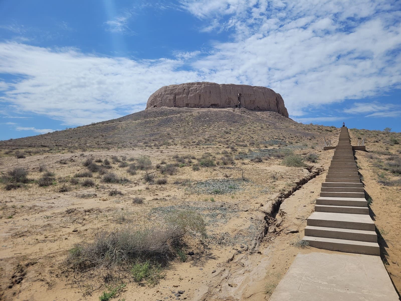 Chilpik Kala Tower of Silence Karakalpakstan Uzbekistan tower in Chilpik Kala, Karakalpakstan, Uzbekistan, Karakalpakstan - Zoroastrian Tower Of Silence architecture style, Central Asian Funerary architecture style, Indic-Zoroastrian Syncretic architecture style, Indic Religious architecture style (Kushan Period) - thumbnail