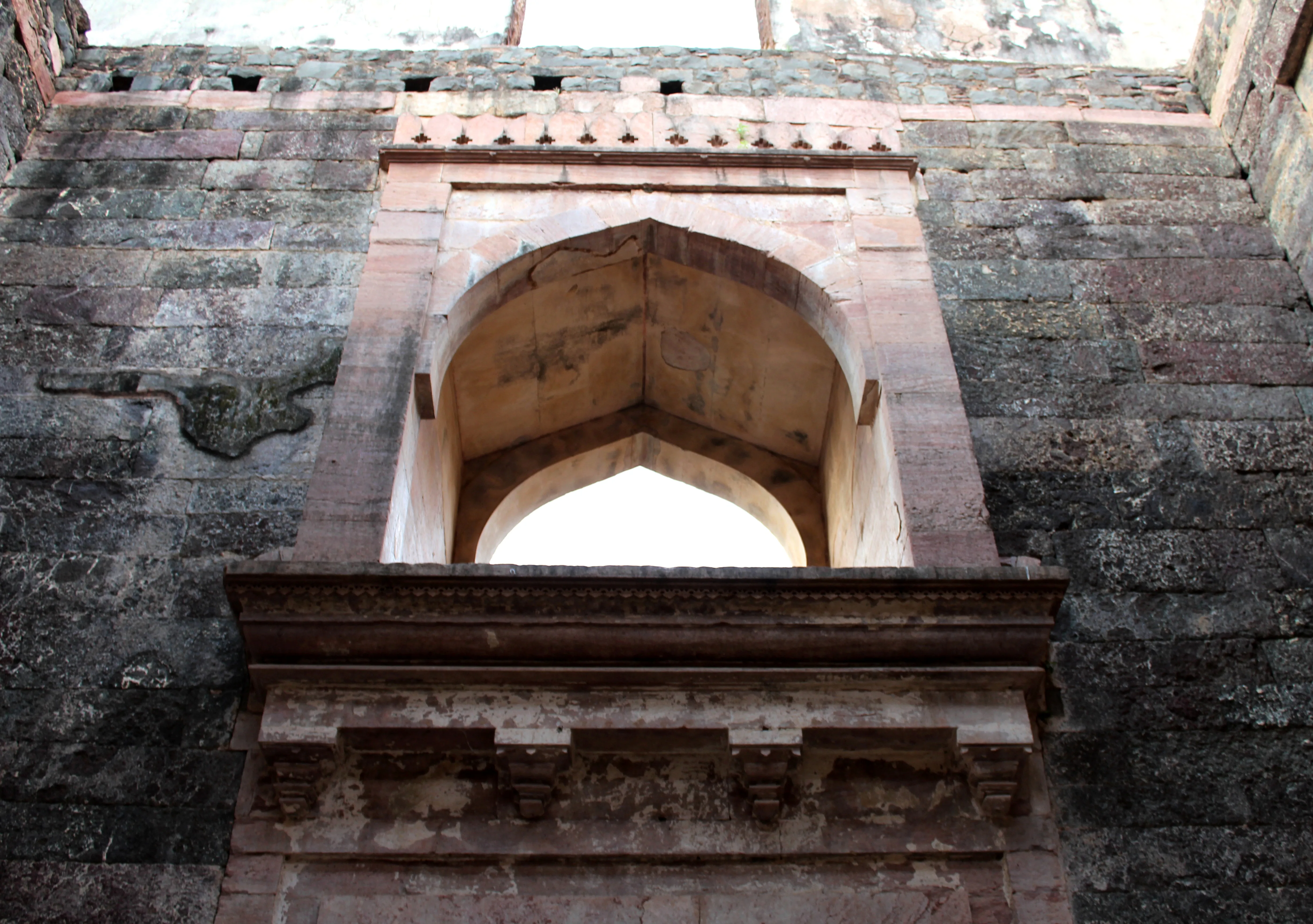 Hindola Mahal Mandu - Image 2