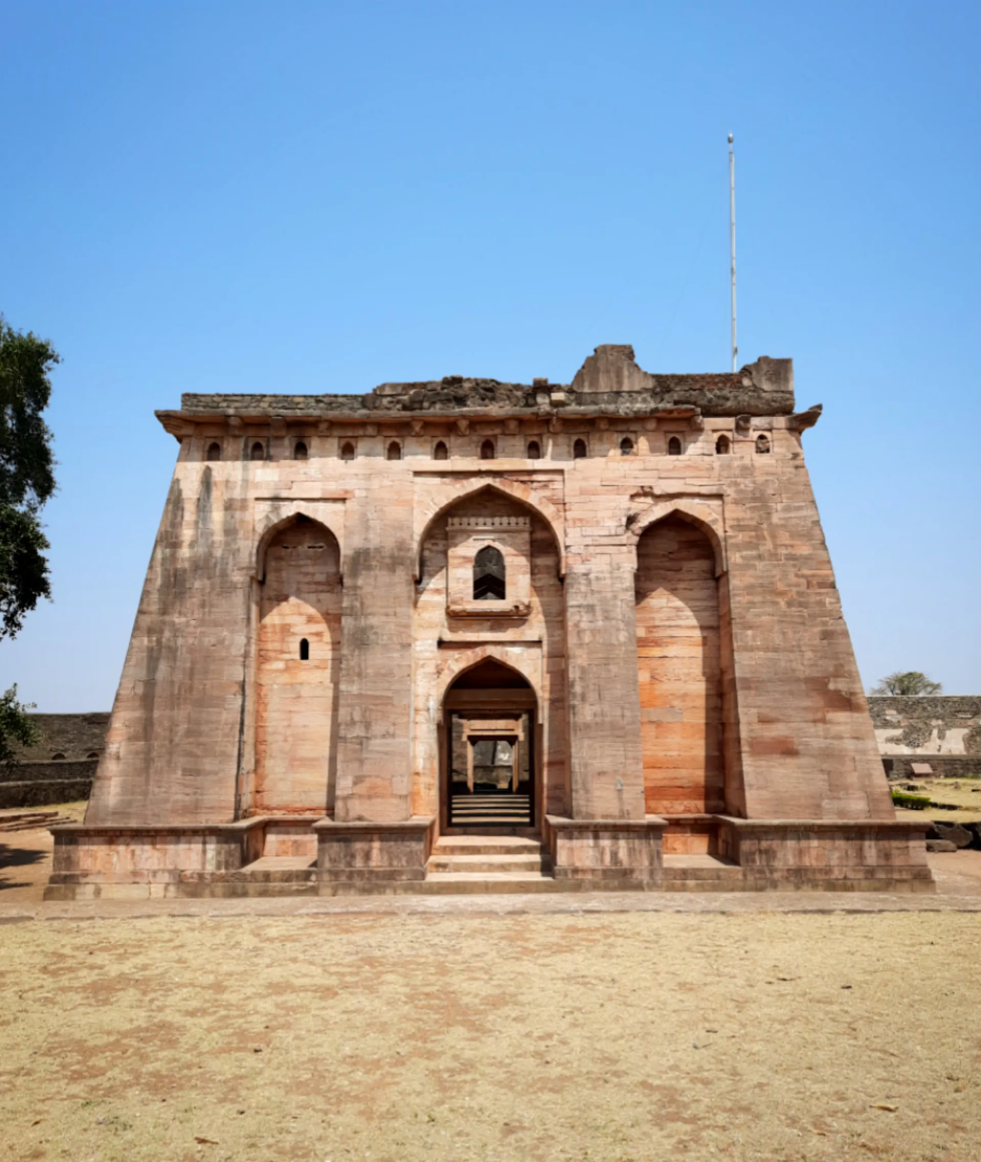 Hindola Mahal Mandu - Image 10