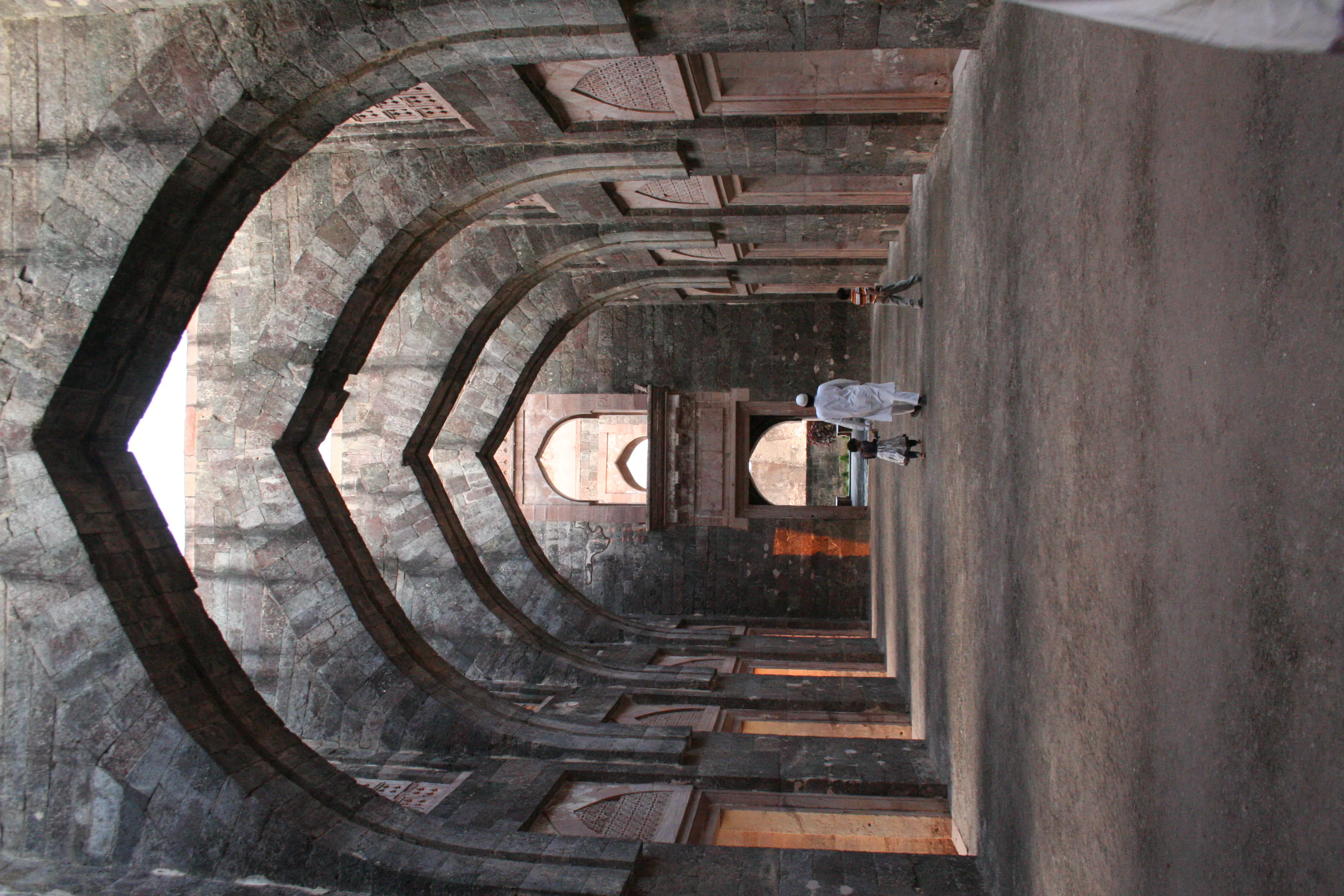 Hindola Mahal Mandu - Image 9