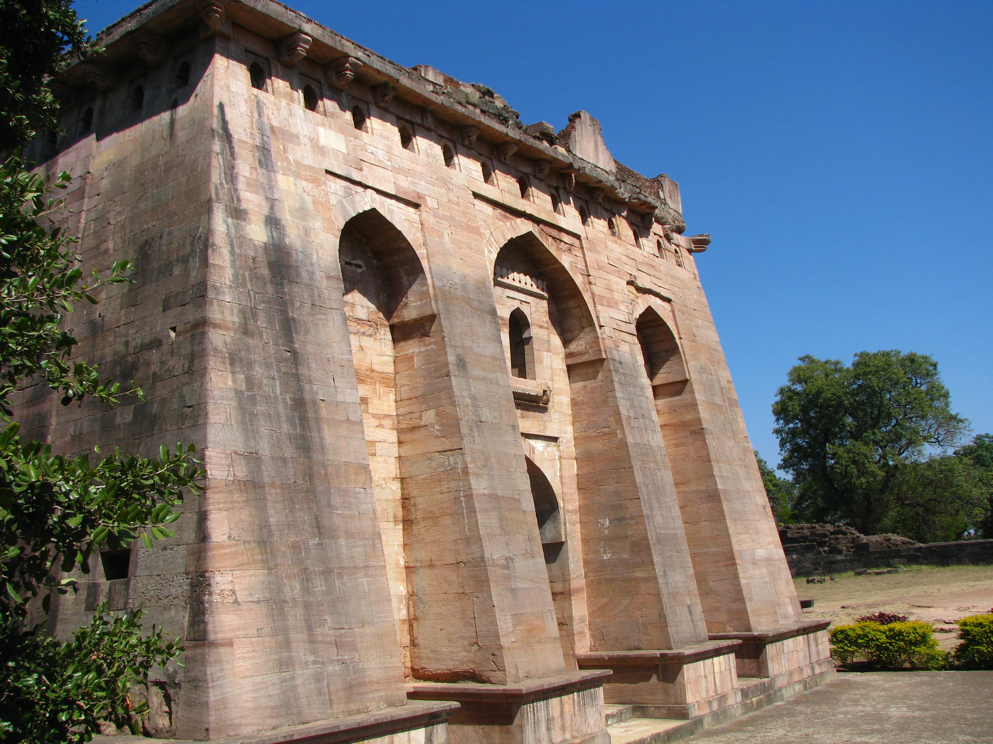 Hindola Mahal Mandu - Image 12