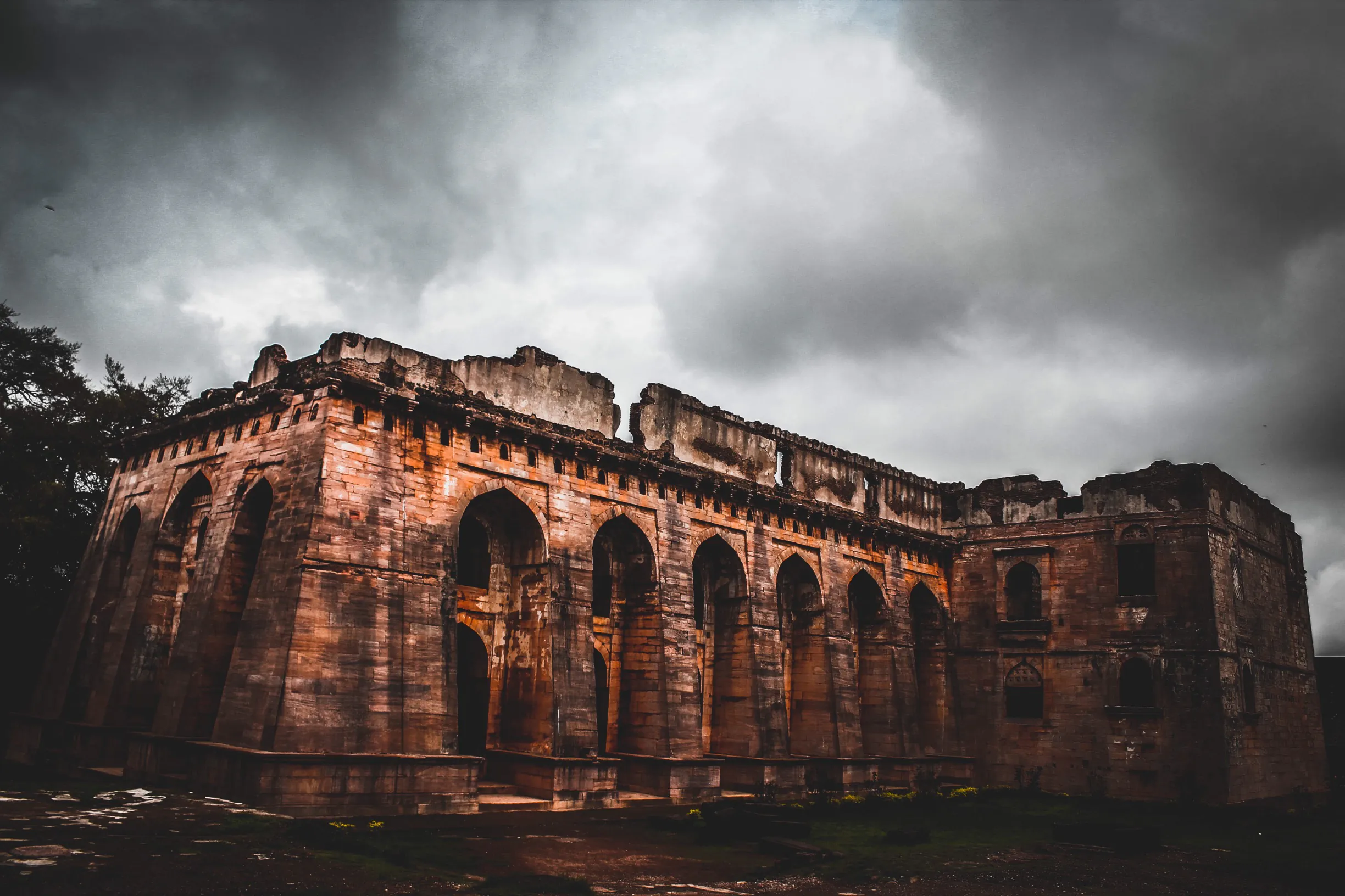 Hindola Mahal Mandu - Image 14