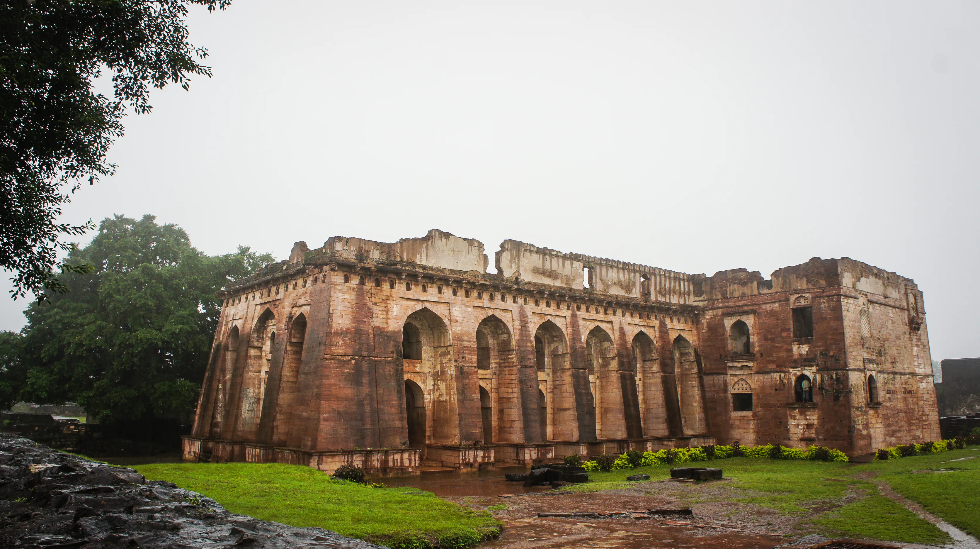 Hindola Mahal Mandu - Image 19
