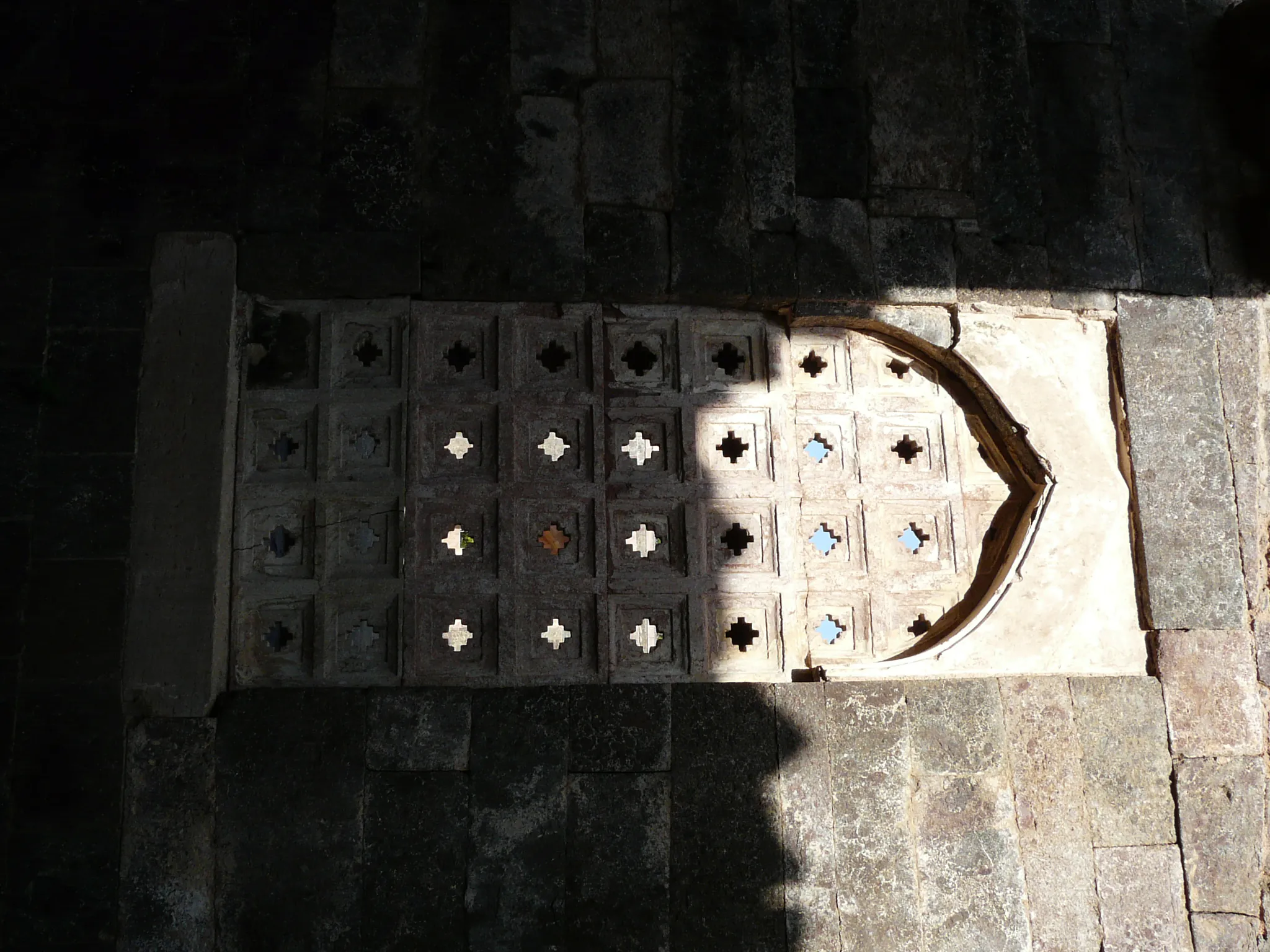 Hindola Mahal Mandu - Image 29