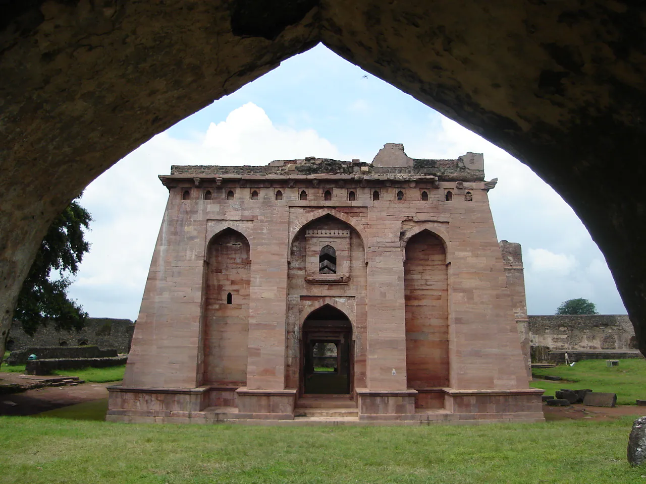 Hindola Mahal Mandu - Image 33