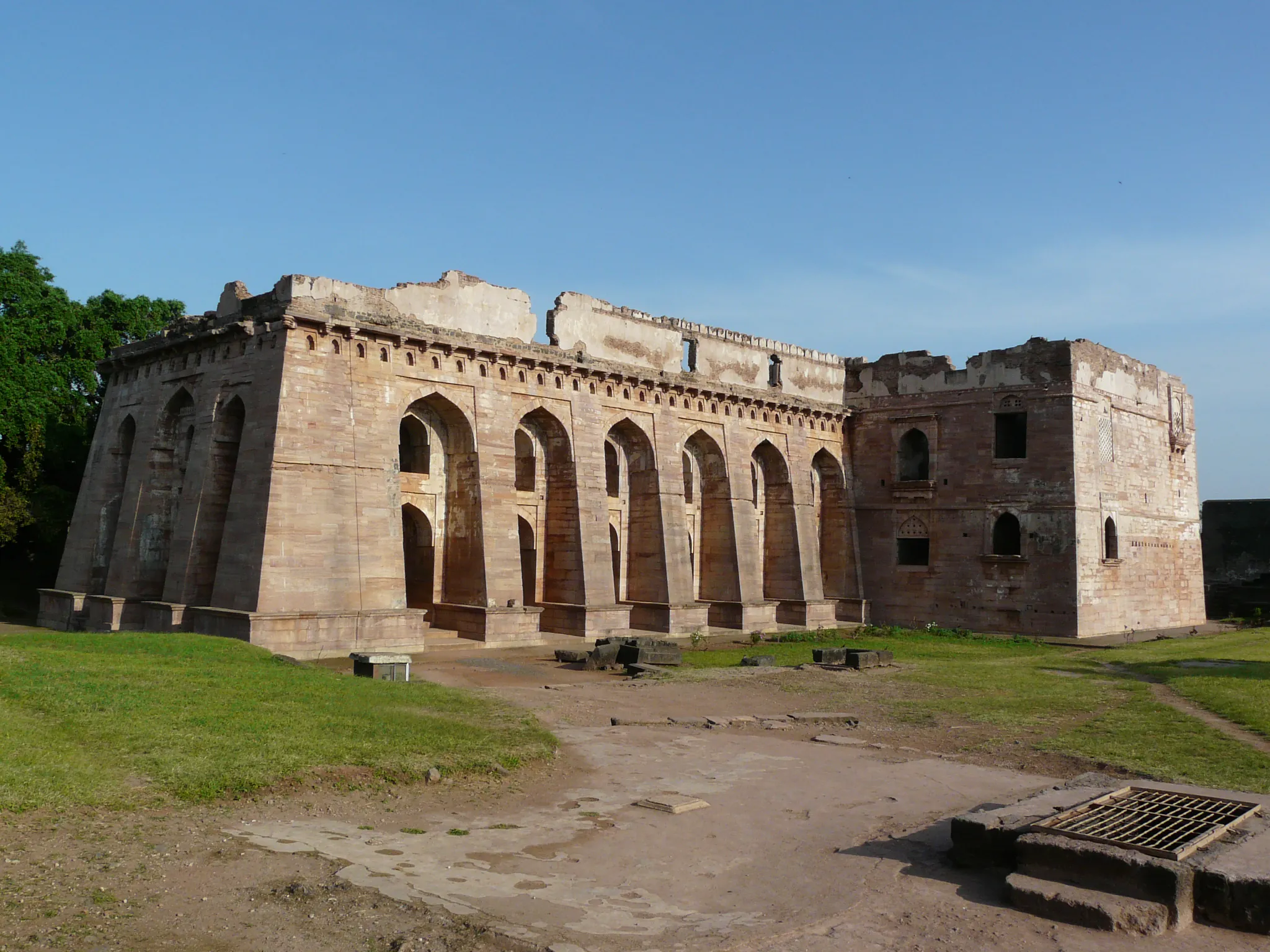 Hindola Mahal Mandu - Image 31