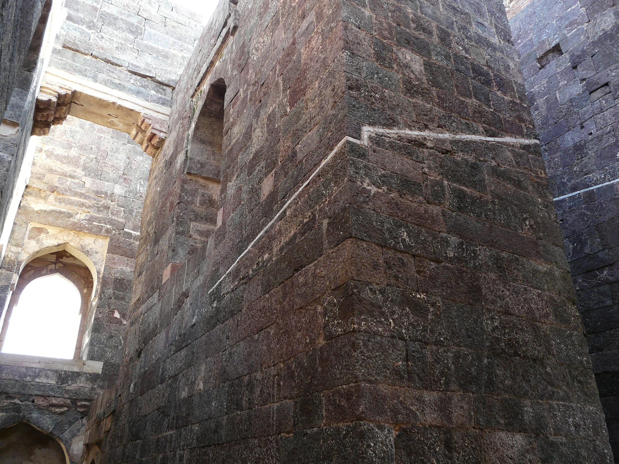 Hindola Mahal Mandu - Image 34