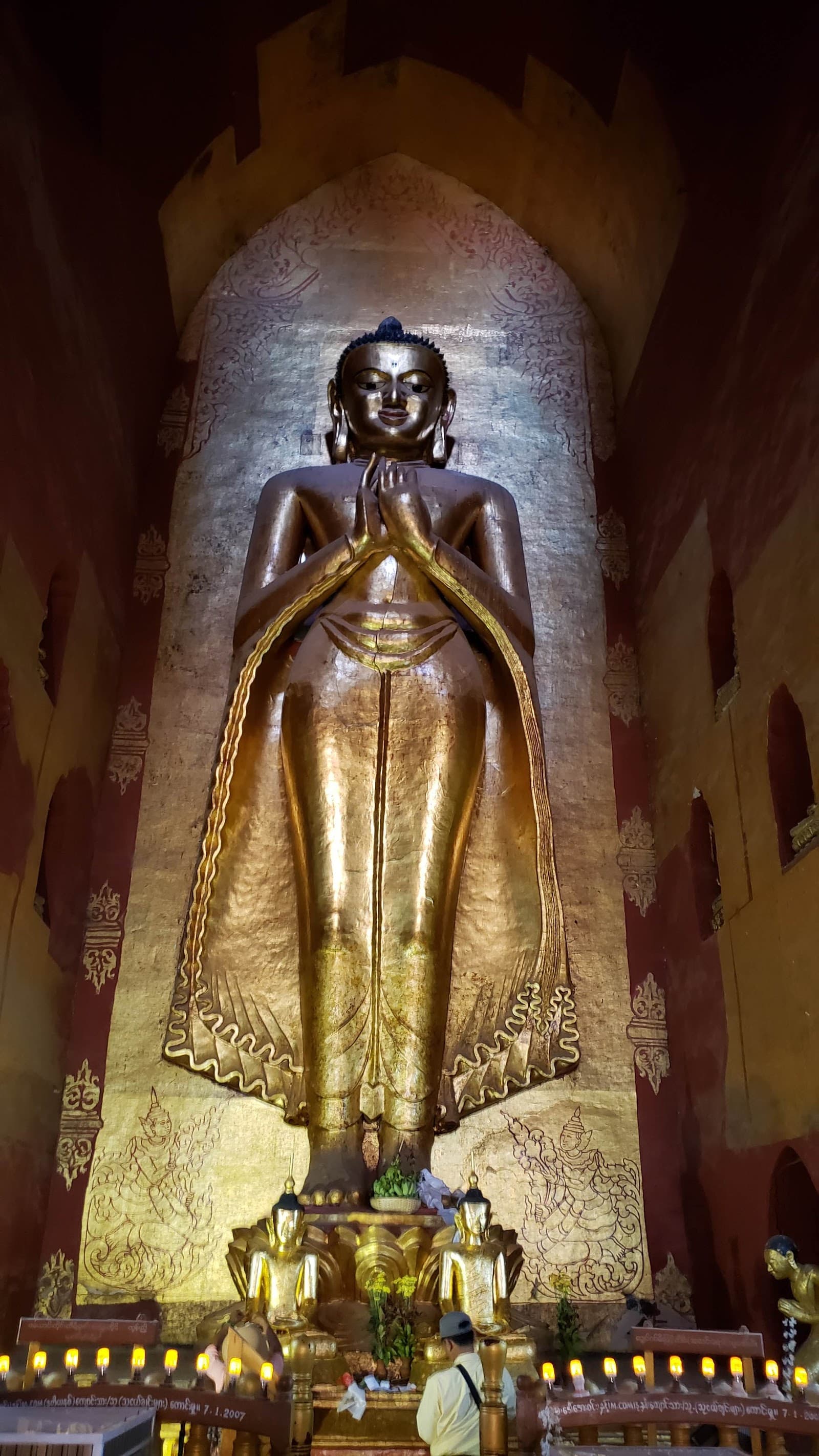 Volunteer at Ananda Temple Bagan