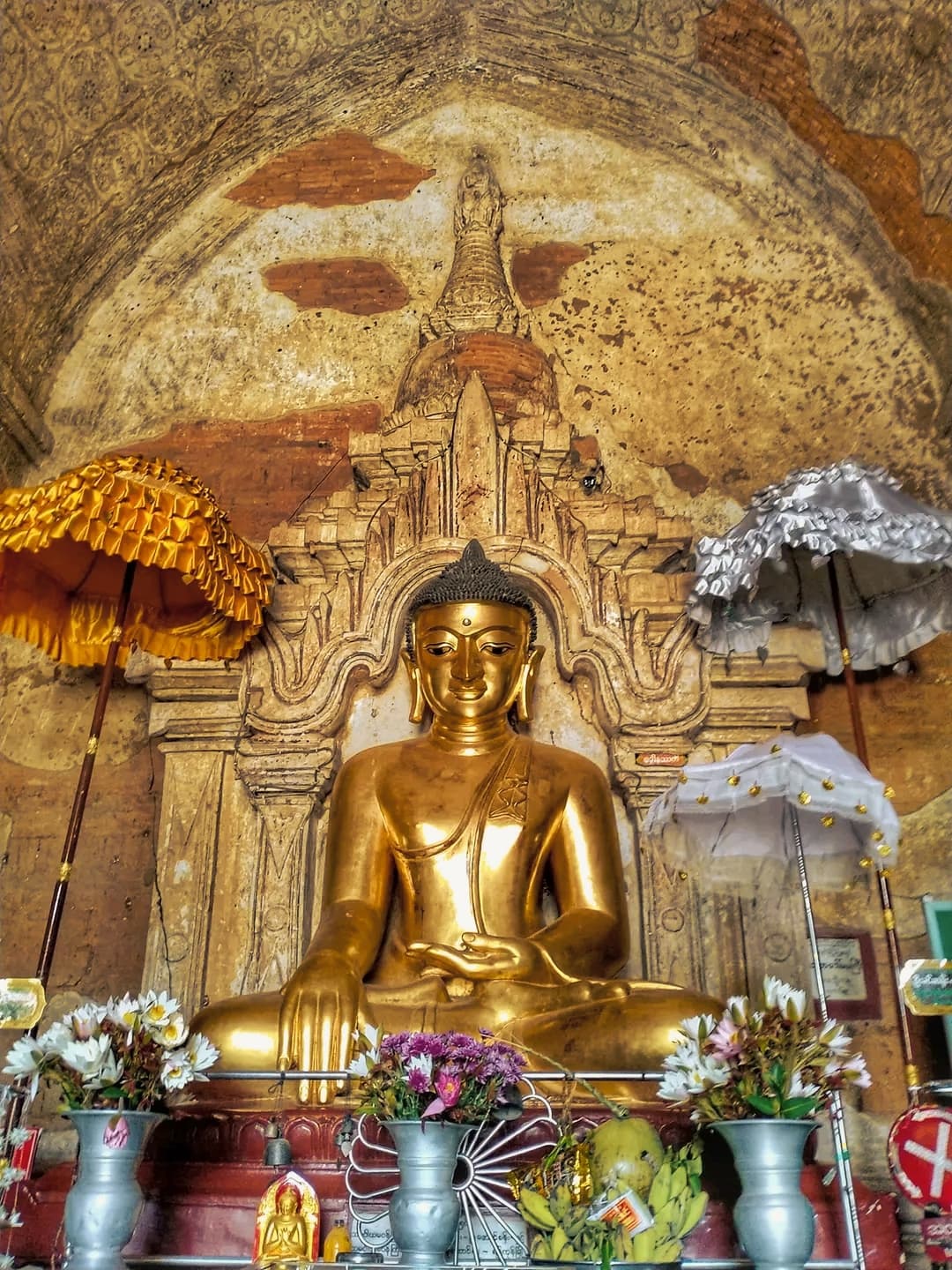 Volunteer at Htilominlo Temple Bagan