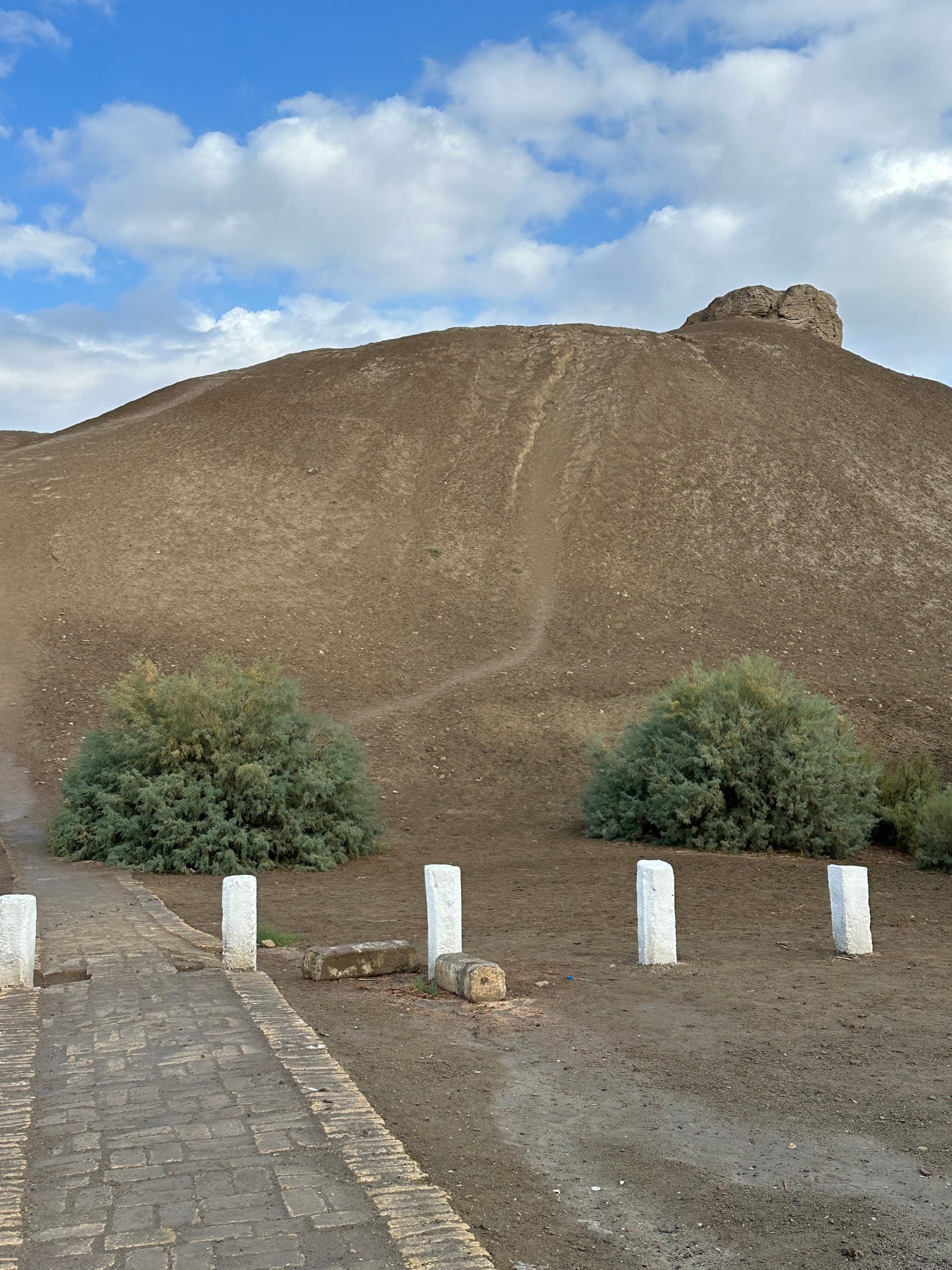 Volunteer at Dandânqan Fortress Temple Area Mary Region Turkmenistan