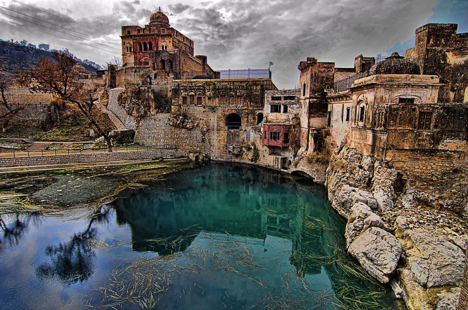 Katas Raj Temples Chakwal Punjab temple in Katas Village, Kallar Kahar Tehsil, Chakwal District, Punjab Province, Pakistan, Punjab - Hindu Shahi architecture style, Nagara architecture style, Gandhara architecture style, Gupta architecture style (Gupta Period) - thumbnail