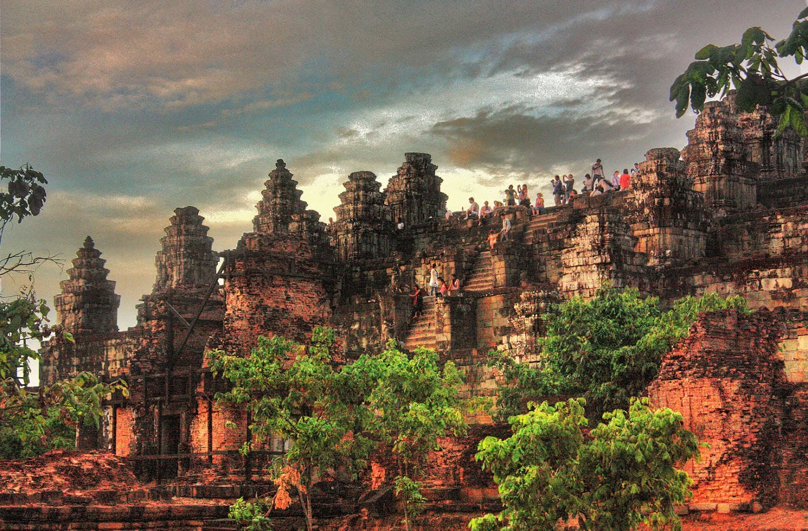 Phnom Bakheng Siem Reap Cambodia temple in ក្រុងសៀមរាប (17000), សៀមរាប, ខេត្តសៀមរាប, Cambodia, Siem Reap - Nagara-Influenced Khmer Temple architecture style, Khmer Temple architecture style, Nagara architecture style, Indian Temple architecture style (Medieval Period) - thumbnail