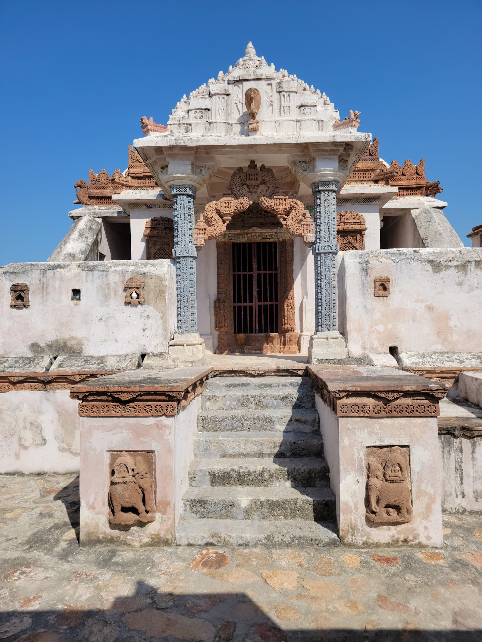 Jain Temple Nagarparkar Tharparkar temple in Nagarparkar, Tharparkar District, Sindh Province, Pakistan, Sindh - Maru-Gurjara architecture style, Rajasthani Jain architecture style, Nagara architecture style, Jain architecture style (Solanki Period) - thumbnail