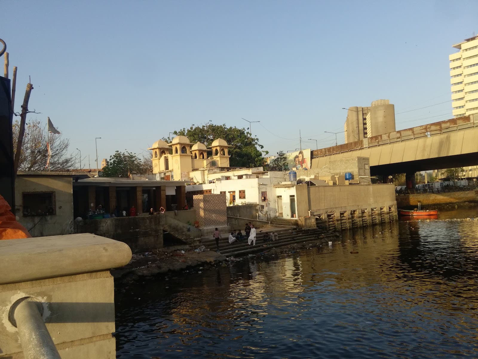 Volunteer at Shri Lakshmi Narayan Mandir Karachi