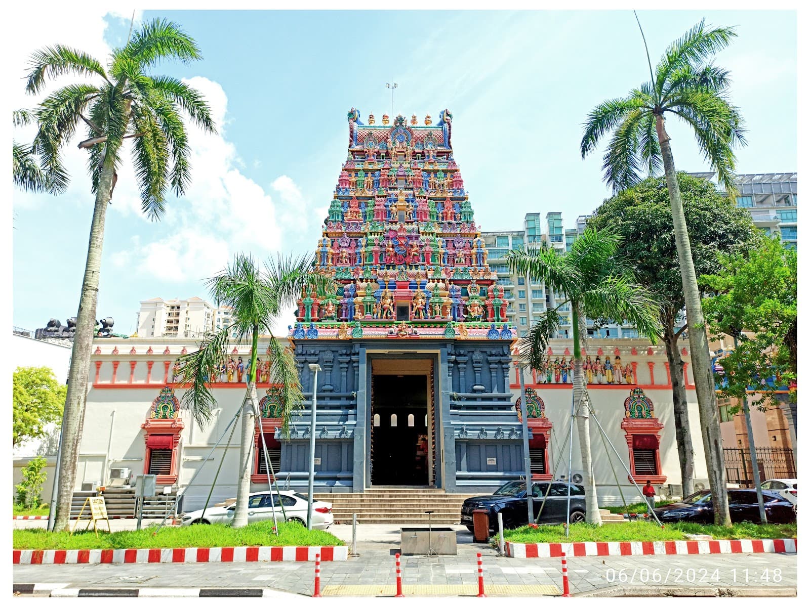 Sri Thendayuthapani Temple Singapore temple in 15 Tank Road, Singapore 238065, Singapore, Singapore - Dravida-Nagara Hybrid architecture style, Dravida architecture style, Nagara architecture style, Indic Religious architecture style (Colonial Period) - thumbnail