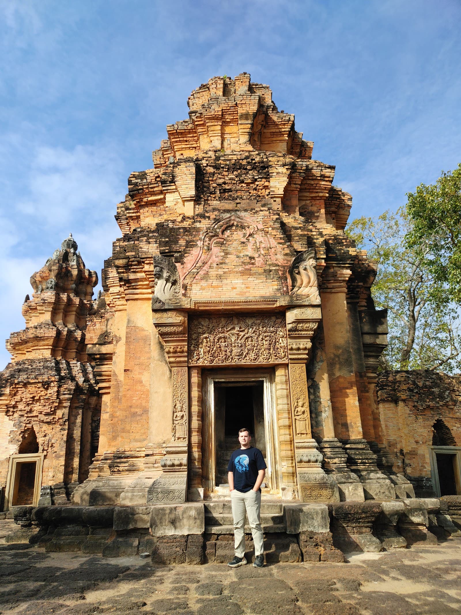 Volunteer at Prasat Sikhoraphum Surin