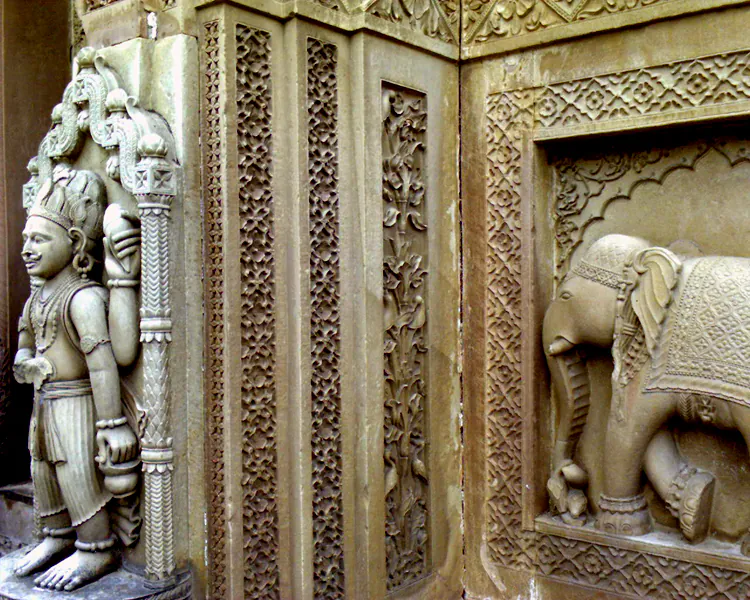 Durga Mandir Varanasi - Image 5